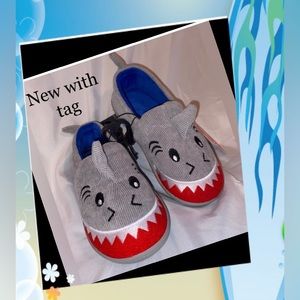 Shark boys slide on shoes,NWT,boys size (11-12), boys shoes,kids moccasins
